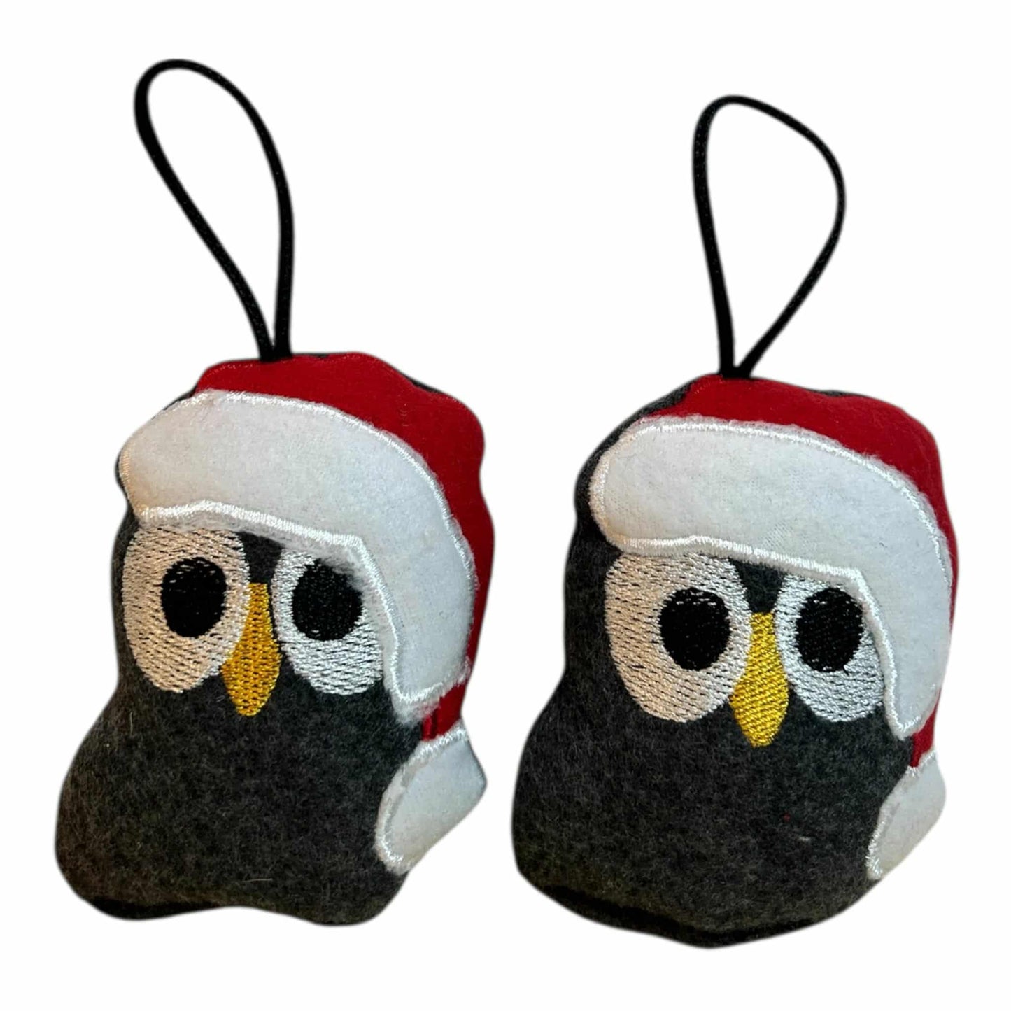 Weihnachtliche Eulen als Anhänger für den Weihnachtsbaum oder Tannenzweige mit Weihnachtsmütze und weichem Material
