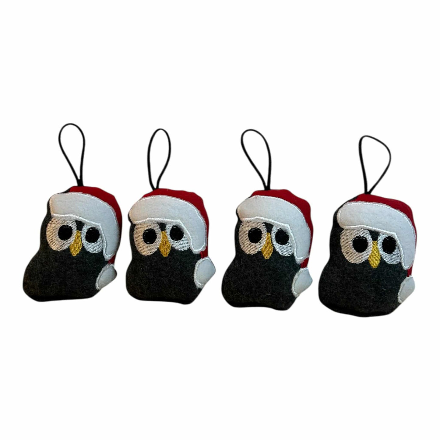 Weihnachtliche Eulen als Anhänger für den Weihnachtsbaum oder Tannenzweige mit Weihnachtsmütze und weichem Material